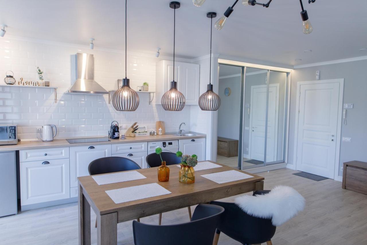 Studio Suite Near Lake With Jacuzzi Sumy Bagian luar foto