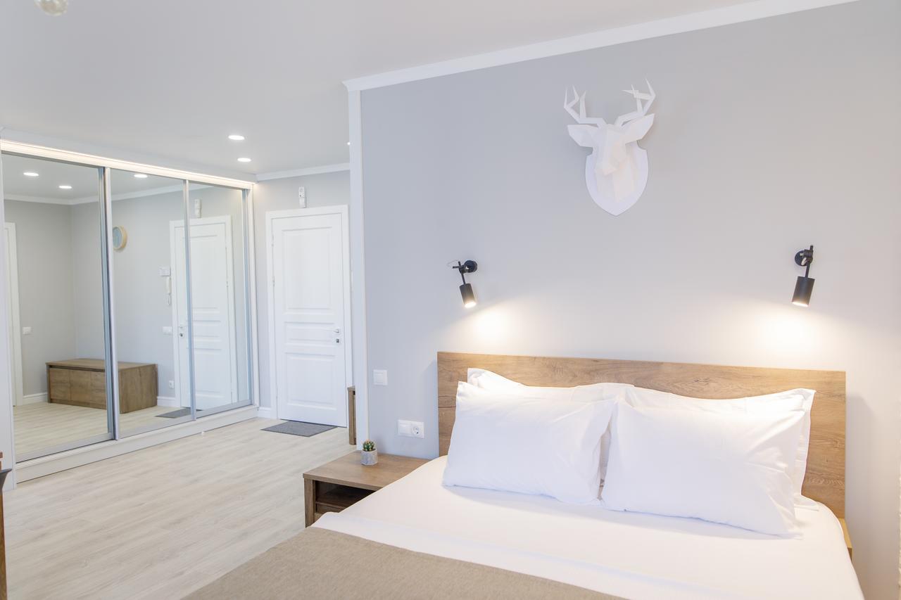 Studio Suite Near Lake With Jacuzzi Sumy Bagian luar foto